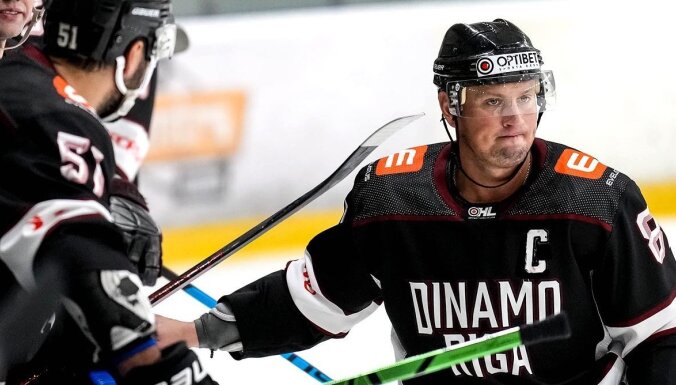 Rīgas 'Dinamo' hokejisti pieber ripām Viļņas kluba vārtus