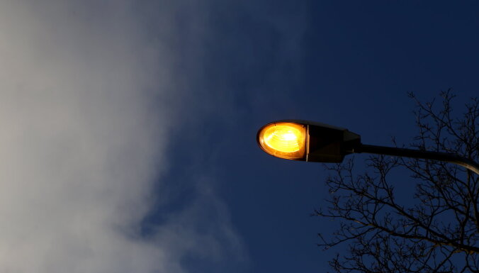 В целях экономии в Марупе уменьшат освещение улиц в вечерние и ночные часы