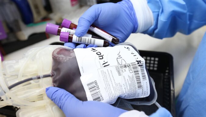 Клиники в Европе лечат долгий Covid, "фильтруя" пациентам кровь. Работает ли этот метод?