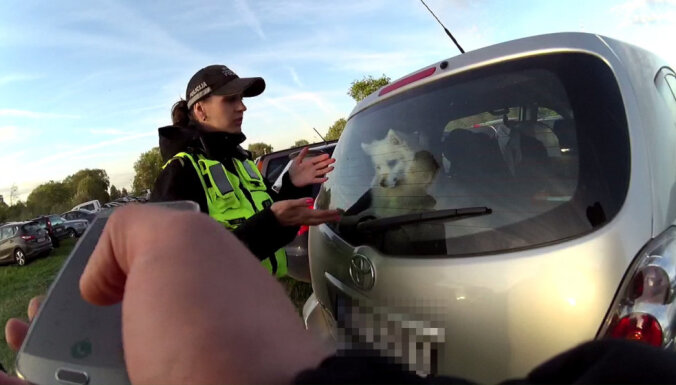 Женщина заперла собаку в багажнике авто и ушла на концерт "Би-2"