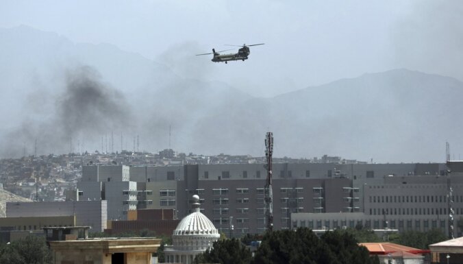 ASV palielina karavīru skaitu Afganistānā; pabeidz vēstniecības evakuāciju