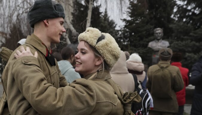 Krievija armijas rindas plāno papildināt ar 400 000 līgumkaravīru