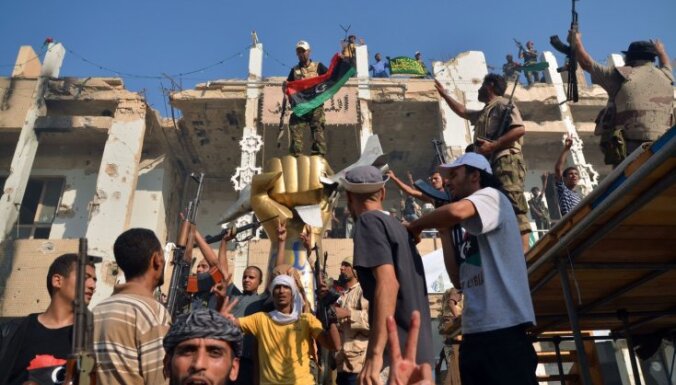 Lībija oficiāli pasludina tautas atbrīvošanos pēc Kadafi režīma gāšanas