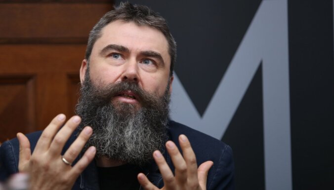 Режиссер Виестурс Кайришс: Covid-19 может позволить Латвии пережить сценарий ксенофобского мира