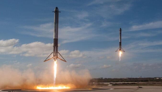 SpaceX запустила в космос ракету Falcon Heavy с кабриолетом Tesla