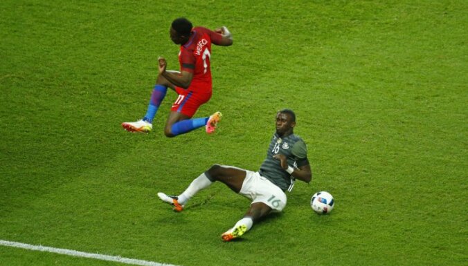 Germany s Antonio Rudiger in action with England s Danny Welbeck