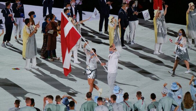 Latvijas karognesēji Ostapenko un Čavars dalās iespaidos pēc olimpisko spēļu atklāšanas ceremonijas