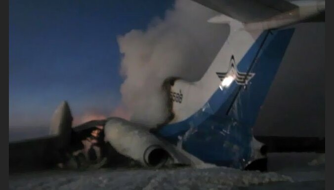 В Сургуте загорелся и развалился самолет: есть погибшие