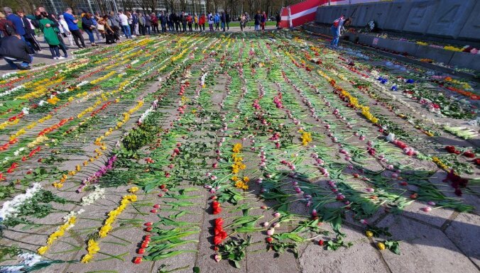 Задержан мужчина, который пинал цветы у памятника в парке Победы