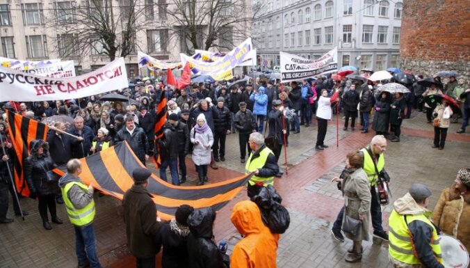 ФОТО: Шествие против перехода к обучению на латышском языке собрало 1000 человек
