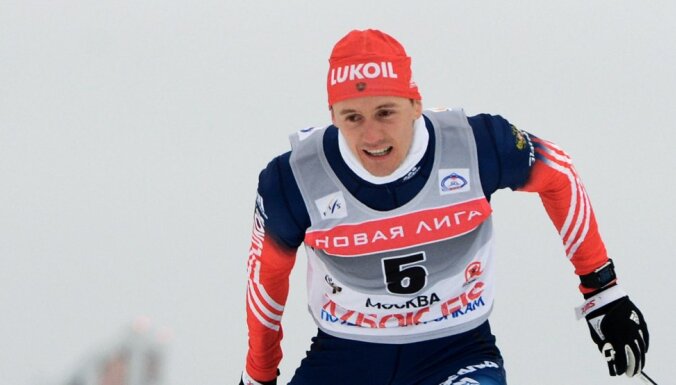 ВИДЕО: Российского лыжника Крюкова отделили от бронзы ЧМ полкрепления лыж