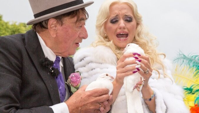 Foto: Kā bagāts večuks apprecēja 'Playboy' zaķi