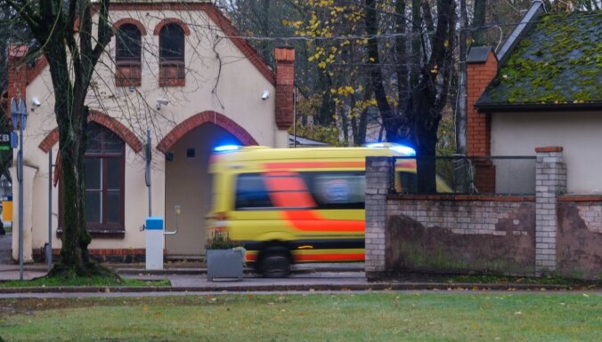 Во вторник в Латвии - 2718 новых случаев Covid-19, умерли 45 человек