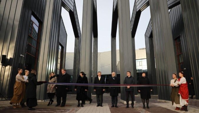 Foto: Rīgā atklāj Baltijā unikālo Muzeju krātuvi