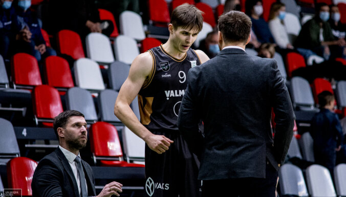 Dubultam 21 atlēkusī bumba Valmieras basketbolistu uzvarā Latvijas - Igaunijas līgas spēlē