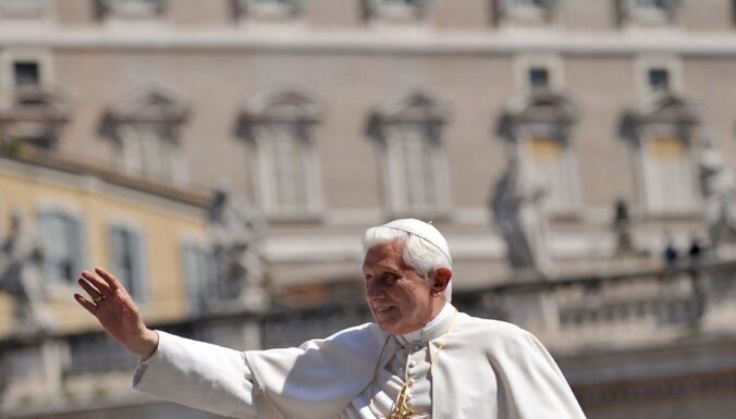 Премьер предложит Бенедикту XVI провести Дни молодежи в Латвии