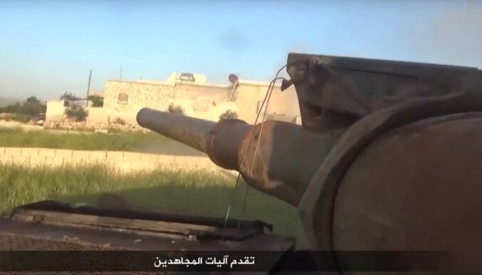 Video: 'Al Nusra' parāda, kā liek bailēs bēgt Asada karotājiem
