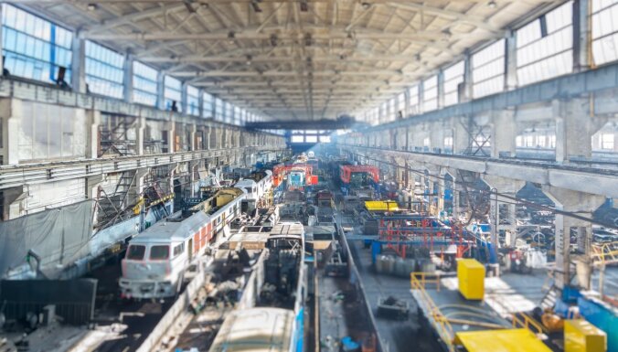Даугавпилсский локомотиворемонтный завод может уволить 300 человек