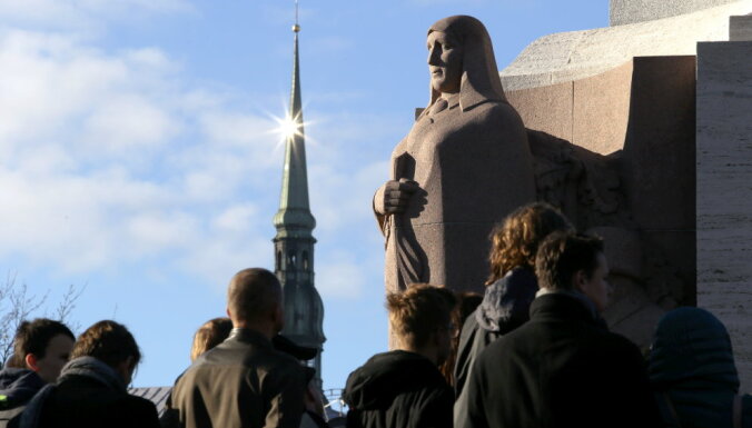 В Риге открыли реставрированный памятник Свободы