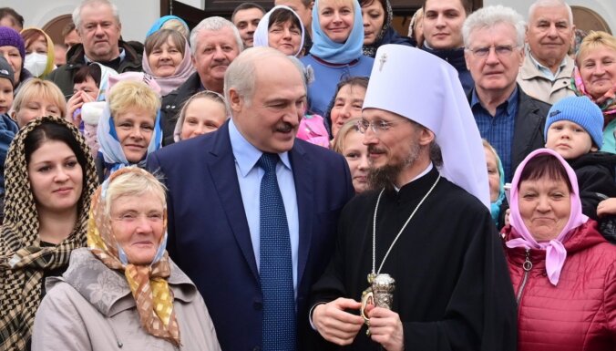 Lukašenko pauž gatavību dalīties ar savām pilnvarām