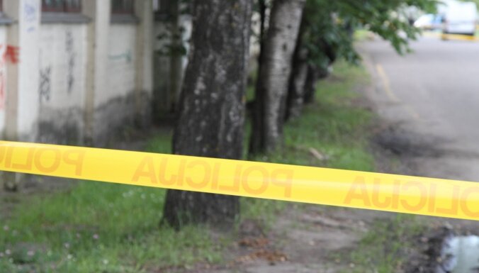 В Юрмале убита молодая женщина: преступник нанес ей 51 ножевое ранение