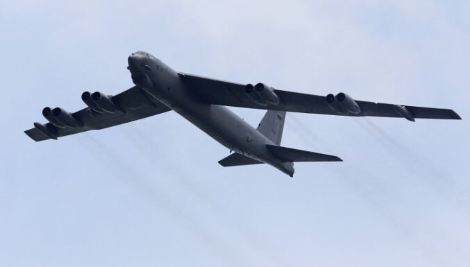 ASV spēku izvešanas atbalstam uz Afganistānu nosūta B-52 bumbvedējus