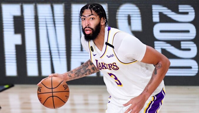 Medijs: 'Lakers' zvaigzne Deiviss vienosies par 190 miljonu ASV dolāru lielu līgumu