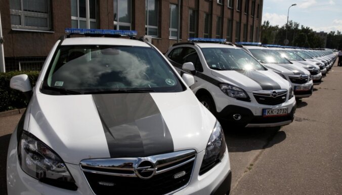 Valsts policija saņem 356 jaunas automašīnas