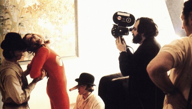 Stenlijs Kubriks filmas "A Clockwork Orange" uzņemšanas laukumā