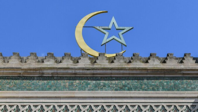 Francija apsver mošejas slēgšanu nepieņemamu sprediķu dēļ