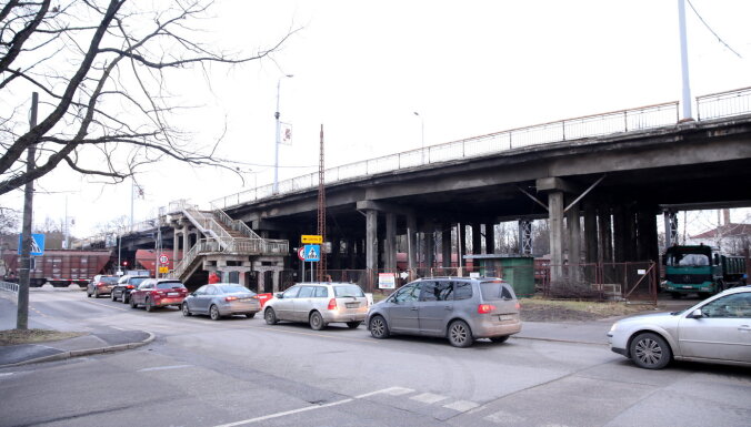 Pret liepu nociršanu pie Brasas pārvada iebilst vairāk nekā 800 rīdzinieku