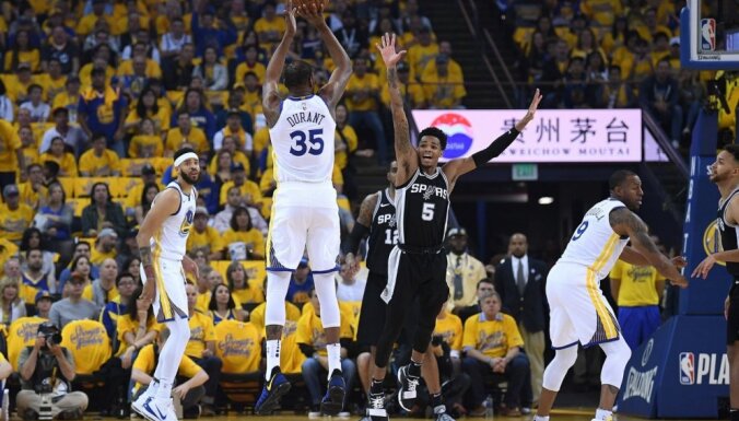 'Warriors' sagrauj Bertāna 'Spurs' NBA izslēgšanas turnīra pirmajā spēlē