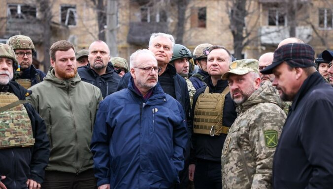 ФОТО: президенты стран Балтии и Польши побывали в разрушенной Бородянке