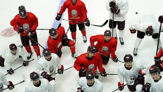 Latvijas hokeja izlasē pēc atkārtotiem testiem diviem spēlētājiem jāpaliek izolācijā