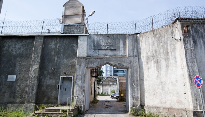 Foto: Viļņas centrā slēdz vēsturisku cietumu