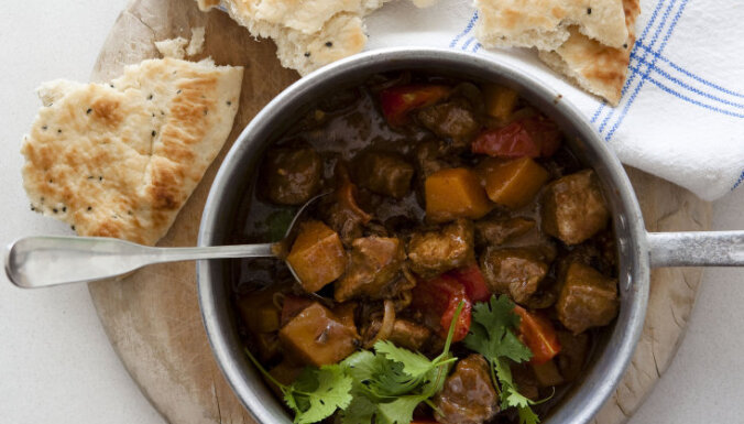 Liellopa gaļas sautējums ar ķirbi un garam masala