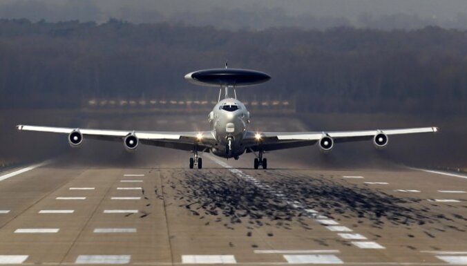 Gaisā pacēlies pirmais NATO drons 'Global Hawk'