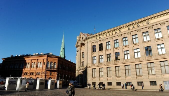 НСЭСМИ: Латвийское радио начисляет своим работникам денежные "бонусы" в размере до 1800 евро