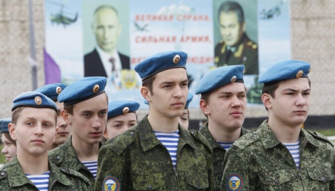 "Самомобилизация" губернаторов и вербовка заключенных. Как скрытая мобилизация в России становится явной