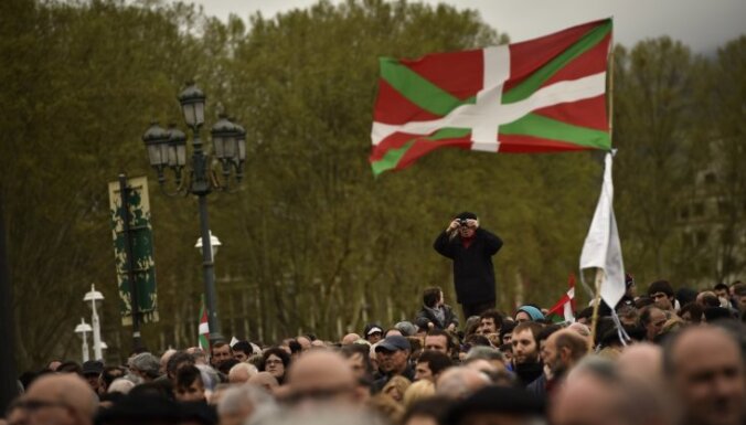 Foto: Spānijas Basku zemē tūkstošiem demonstrantu pieprasa ETA ieslodzīto pārvešanu