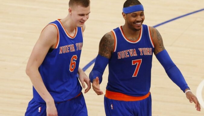 Porziņģis ar 'double-double' palīdz 'Knicks' uzvarēt 'Bulls' basketbolistus