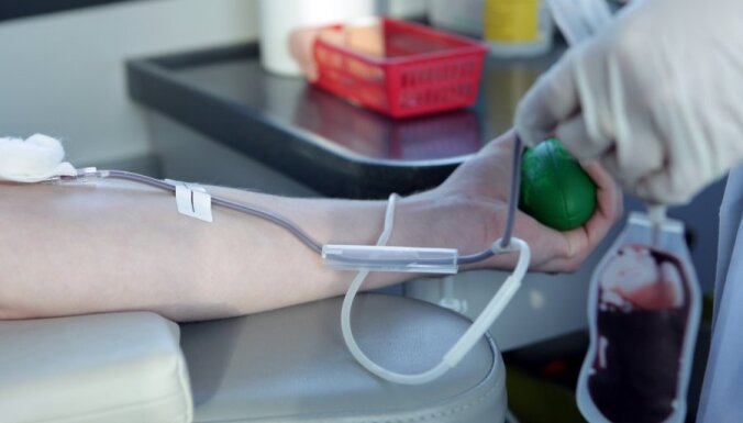 Izsūtīti gandrīz 200 brīdinājumi par iespējamu inficēšanos ar C hepatītu no donora asinīm (precizēta)