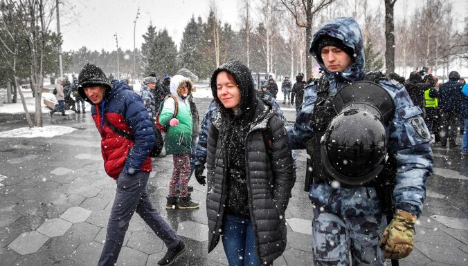 С начала войны в Украине на протестах в Москве задержали более 400 подростков