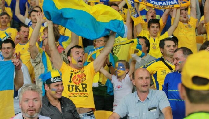 ВИДЕО: фанаты "Днепра" подрались с датчанами в матче Лиги чемпионов