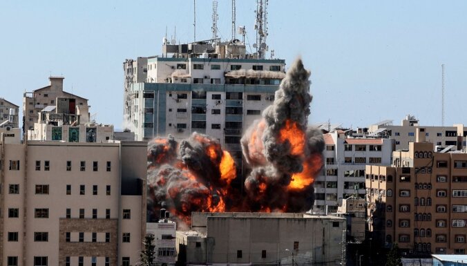 Palestīniešu raķete nogalina vēl vienu izraēlieti; sagrauta mediju korespondentu punktu ēka