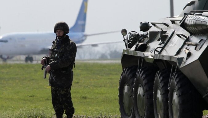 Ukrainas karavīri atsituši bruņotu uzbrukumu ieroču noliktavai
