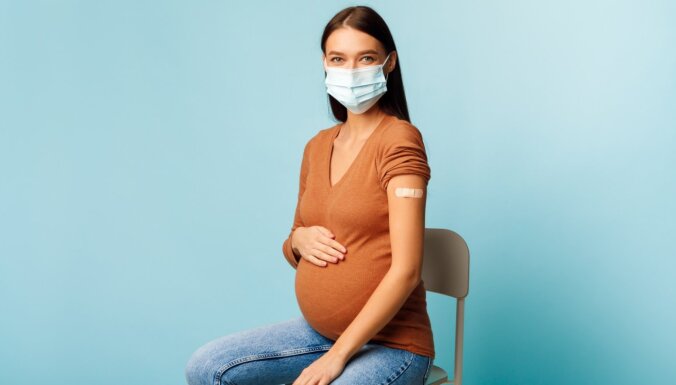 Vakcinācija pret Covid-19 grūtniecības laikā: speciālistu atbildes uz svarīgiem jautājumiem