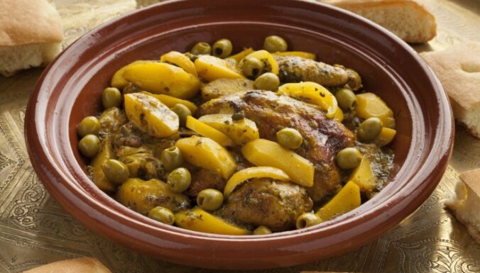 Vistas tadžīna ar kartupeļiem un olīvām