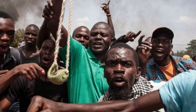 Pēc valsts apvērsuma Burkinafaso sākas asiņaini protesti