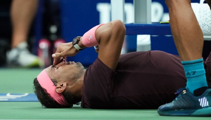Video: Nadals 'US Open' mača laikā pārsit sev degunu